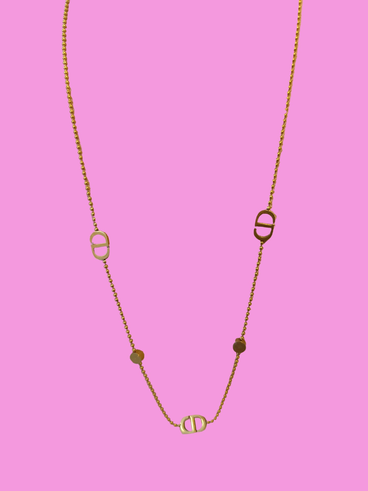 Collier Emily